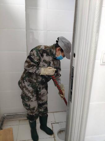 辛勤的保洁阿姨们 辛勤的保洁阿姨们