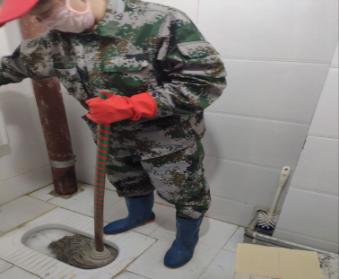 辛勤的保洁阿姨们 辛勤的保洁阿姨们